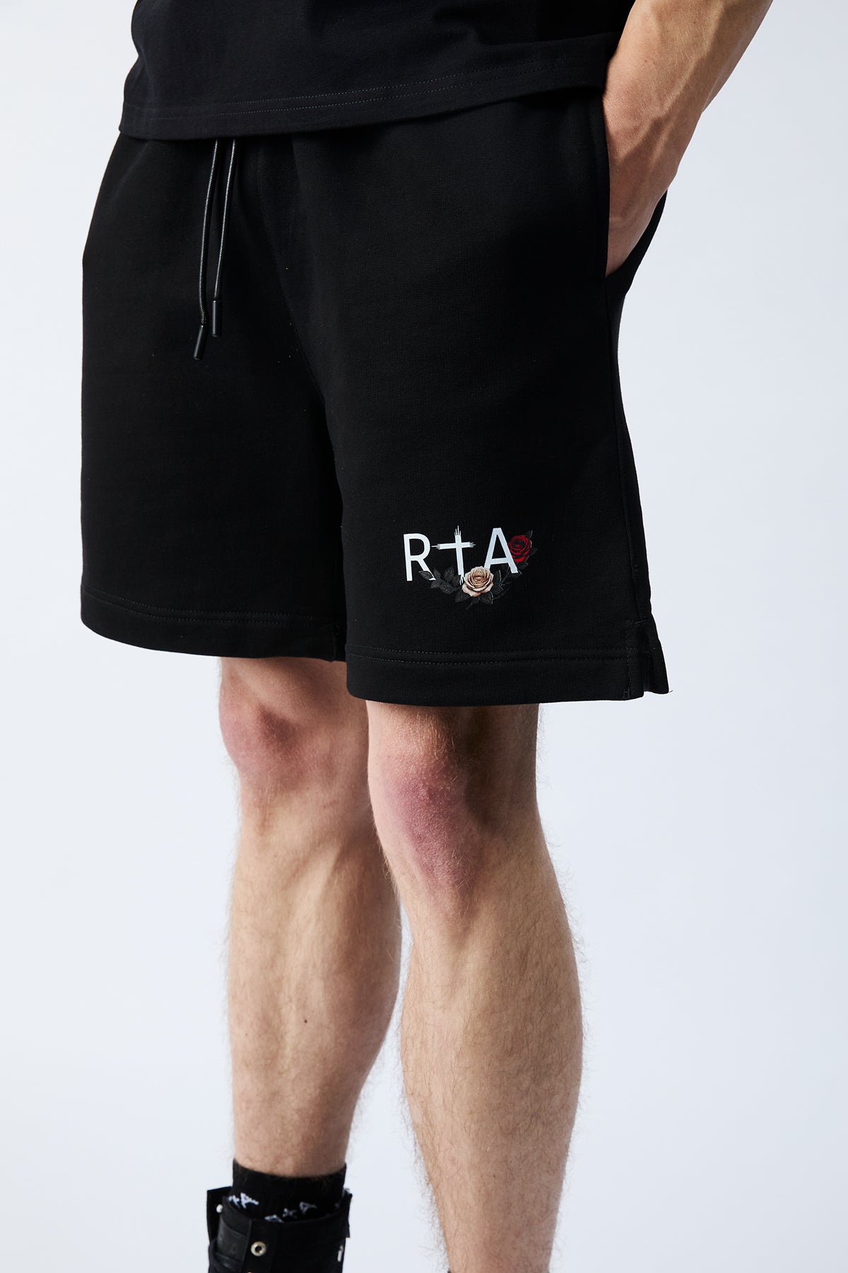 CLYDE ELASTICATED SHORT | BLACK - Image 4