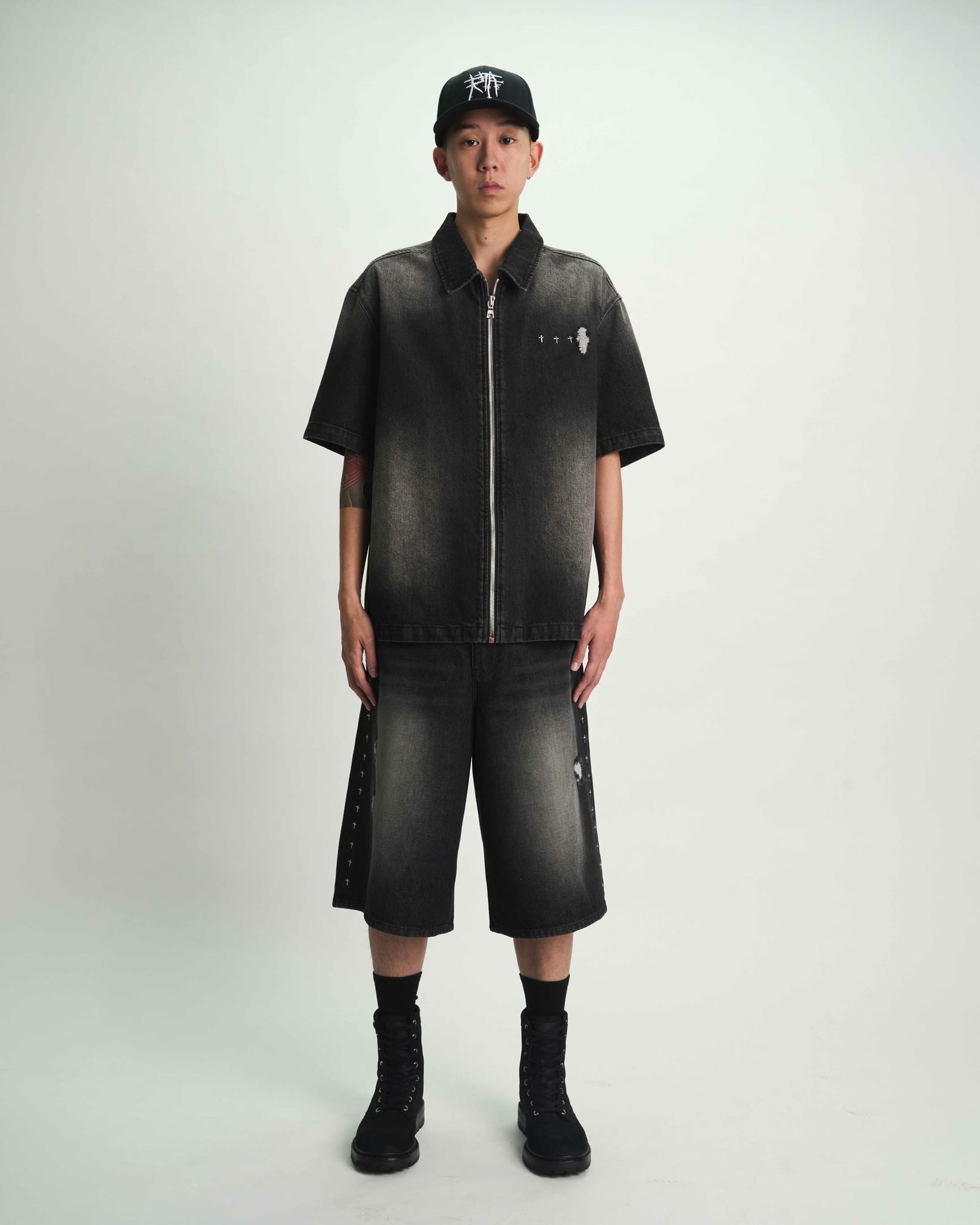 GUSTAVO DENIM SHORT | FRAY NOIR SIDE CROSS - Image 2