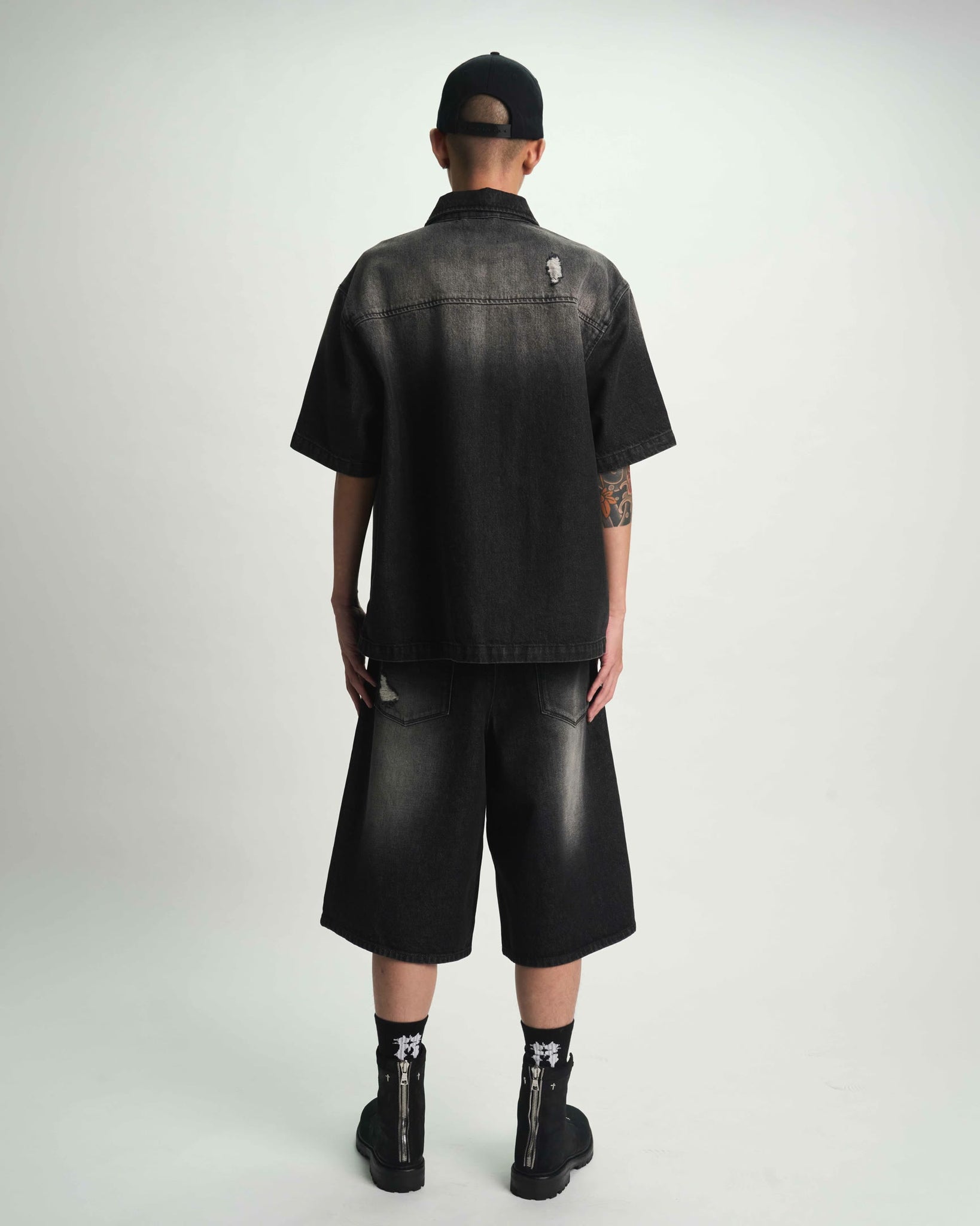 GUSTAVO DENIM SHORT | FRAY NOIR SIDE CROSS - Image 3