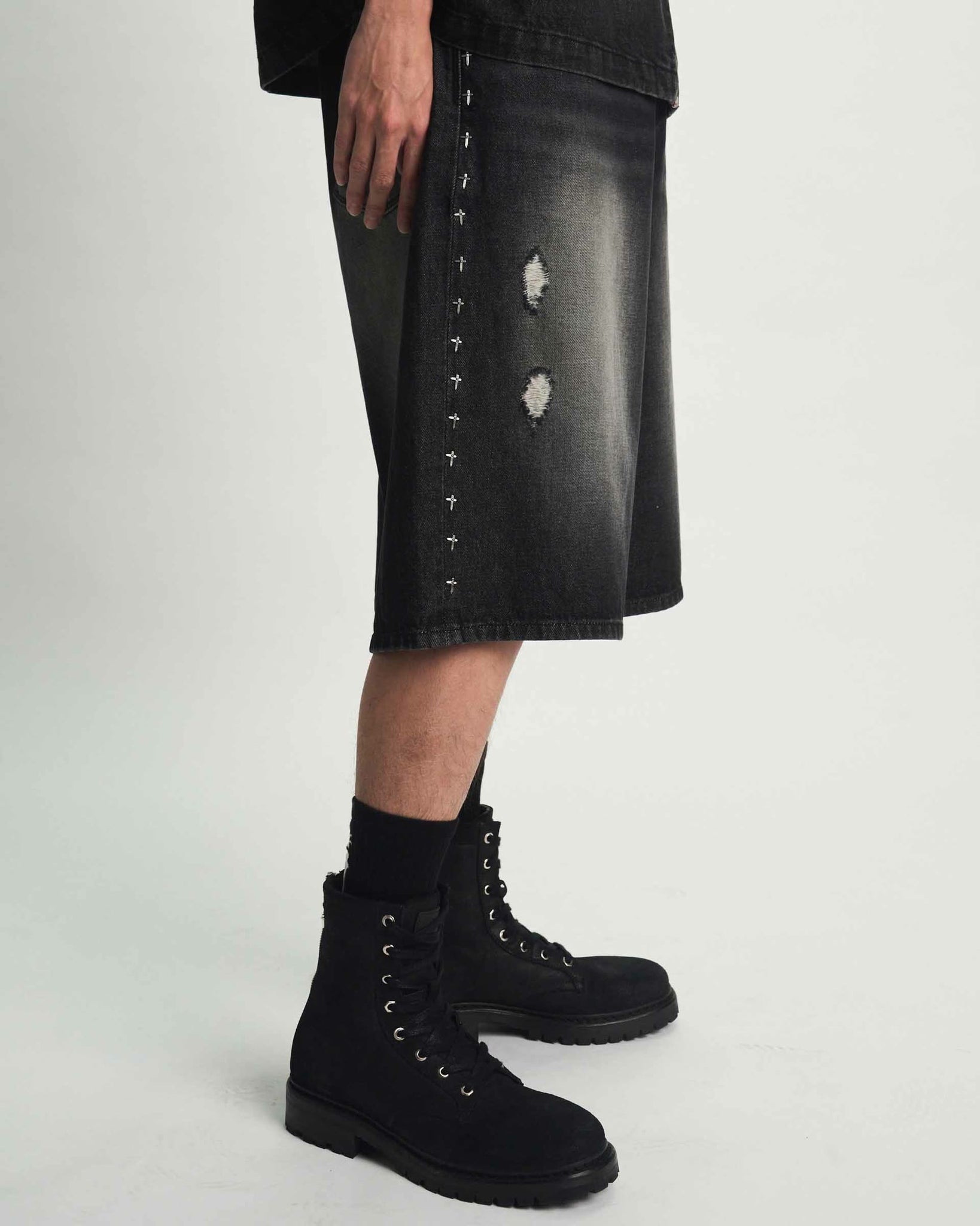 GUSTAVO DENIM SHORT | FRAY NOIR SIDE CROSS - Image 4