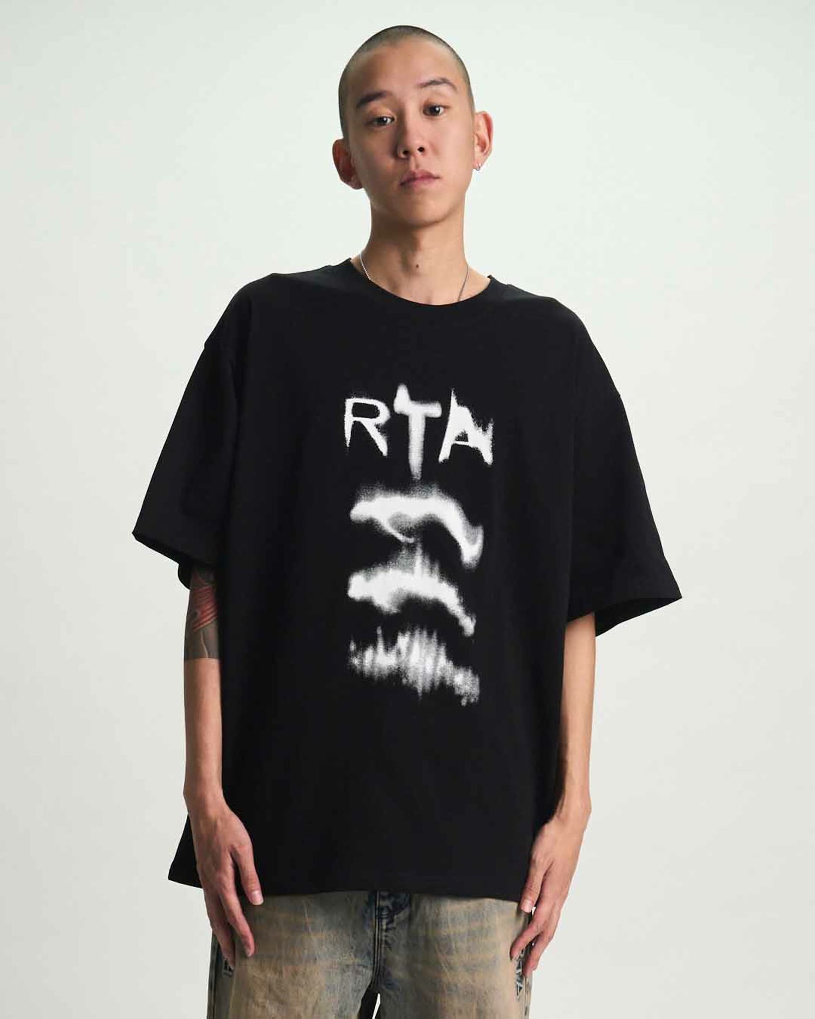 COLIN OVERSIZED SHORT SLEEVE TEE | BLACK ASCENDING RTA - Image 2