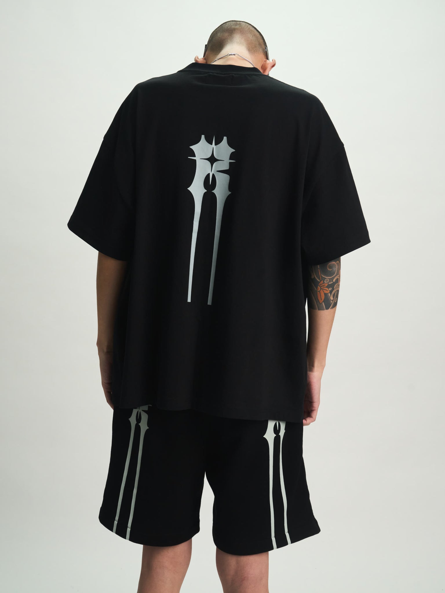 BASTIEN POCKET TEE | BLACK SPIKED R - Image 2