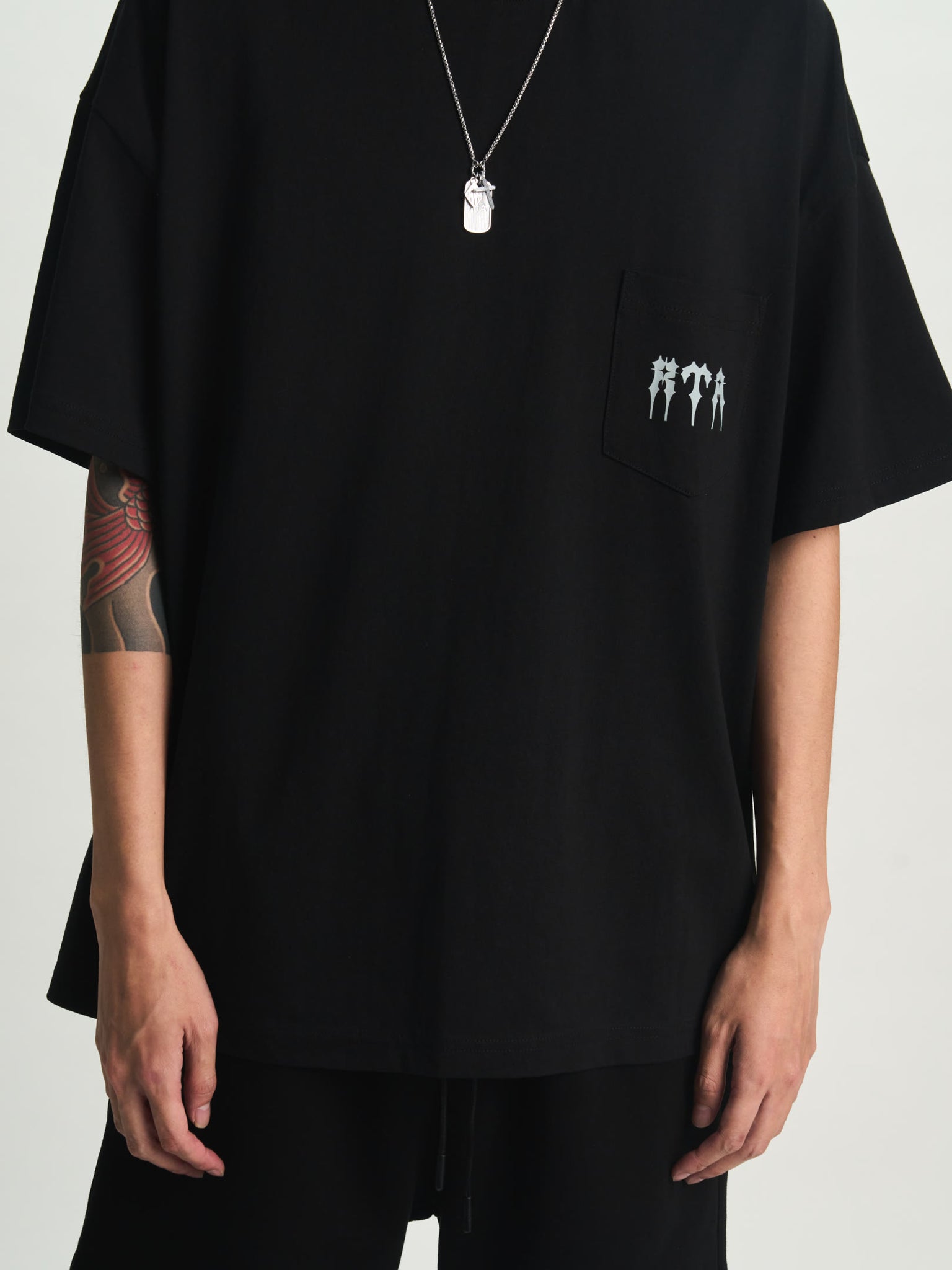 BASTIEN POCKET TEE | BLACK SPIKED R - Image 3