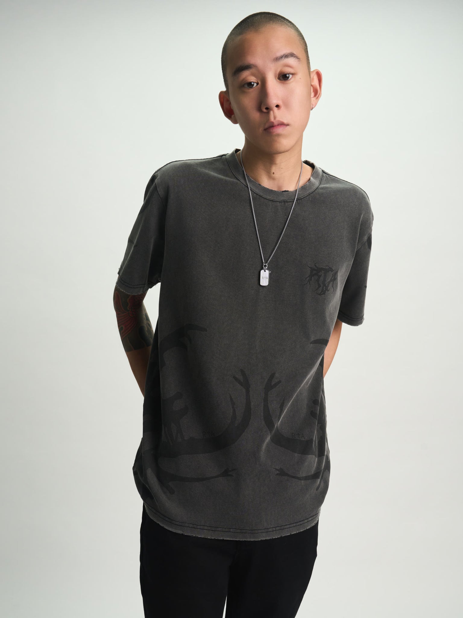 LIAM SHORT SLEEVE TEE | BLACK BEETLE - Image 2