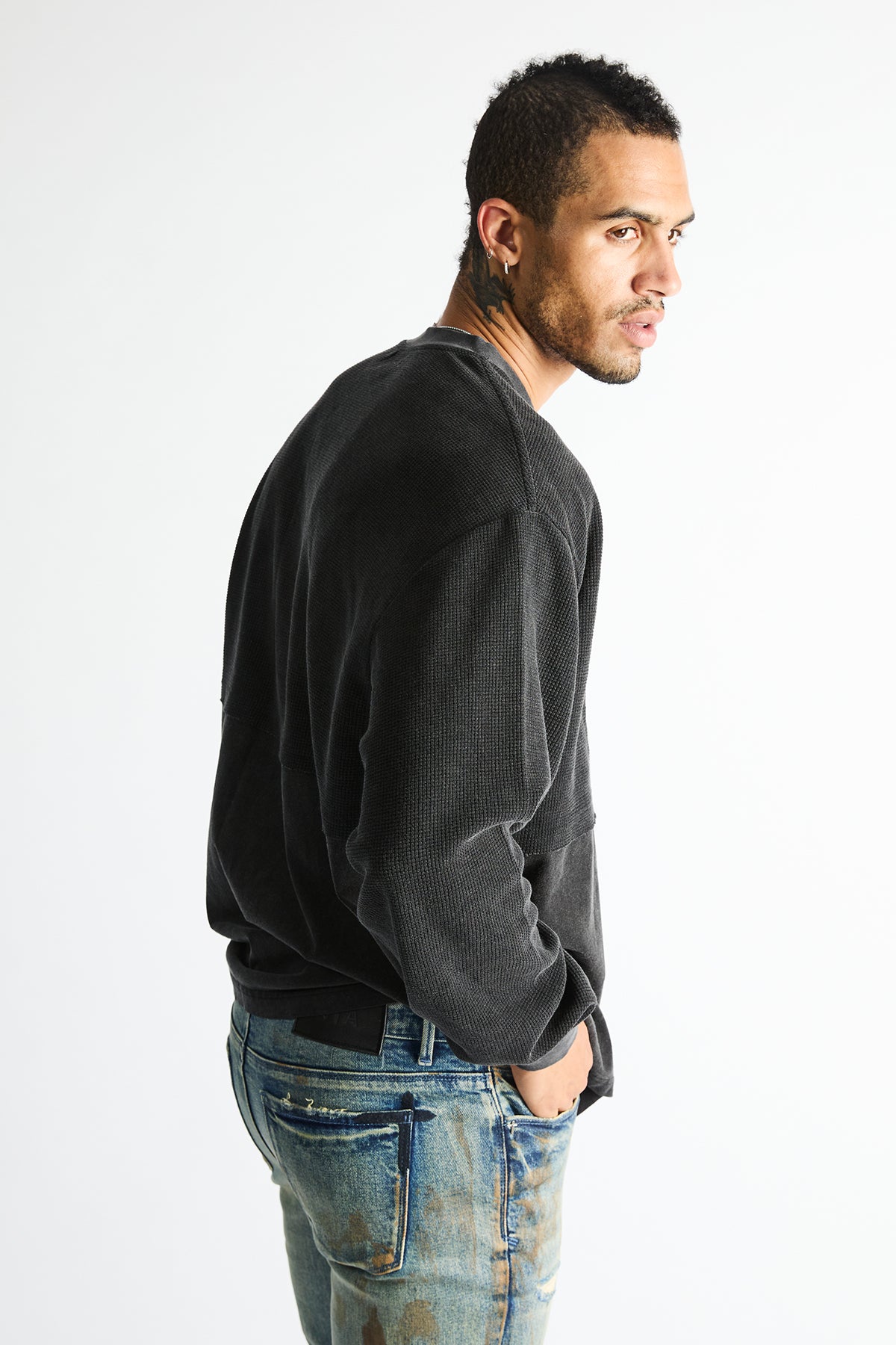 DARIO CONTRAST PANEL SWEATSHIRT | VINTAGE BLACK - Image 4