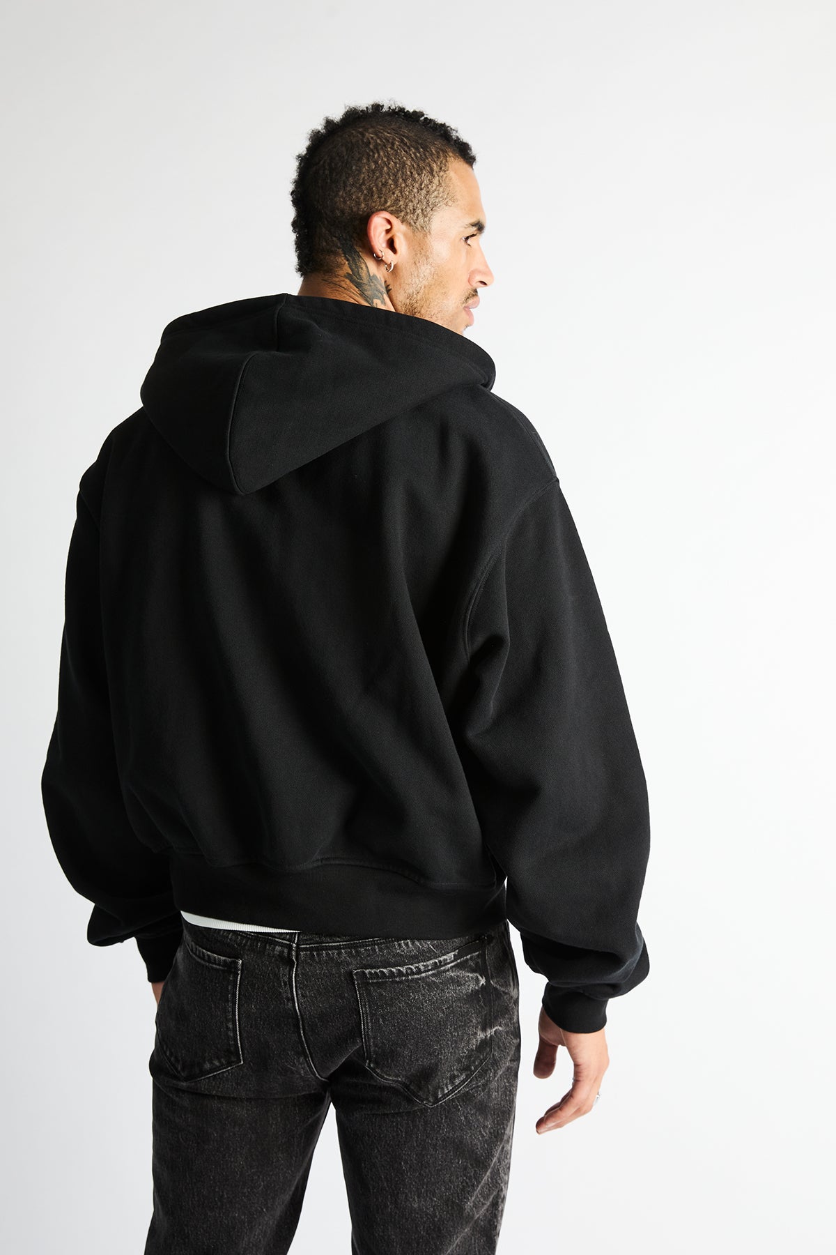 KAEN CROPPED ZIP UP HOODIE | BLACK LOGO - Image 3